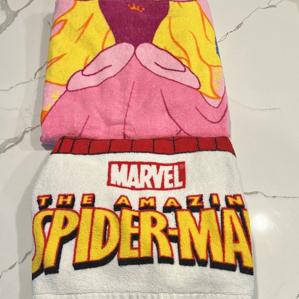 Lot of 2 Princess and Spider-Man
Towels